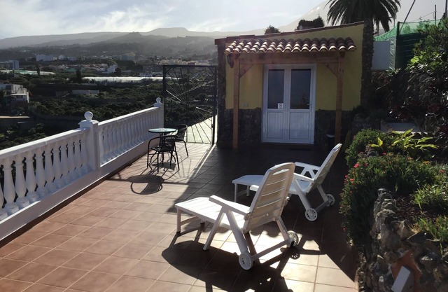 DIRECT VIEWS OF TEIDE & SEA WITH PRIVATE TERRACE & GARDEN