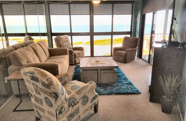 Directly on the Beach! 139 special Oct/Nov 2 week min