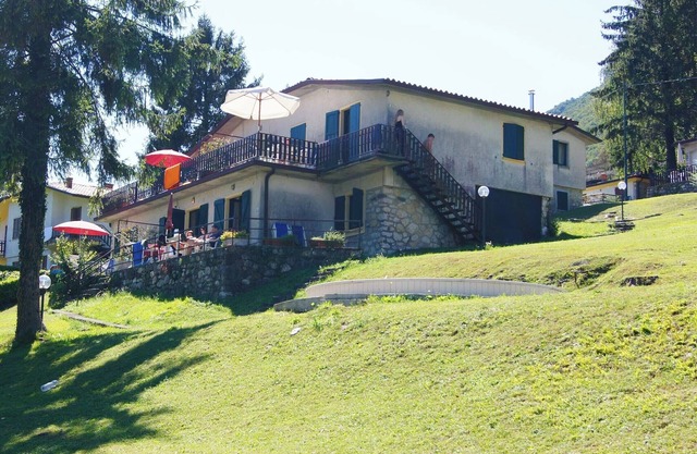 Directly on the lake with terrace