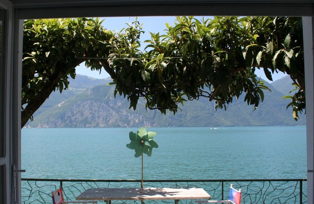 Directly on the lake shore: "La Casina a Remi"