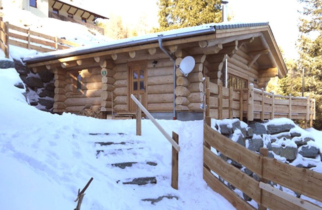 Directly on the piste/hiking trail, sauna & hot tub, mountain view