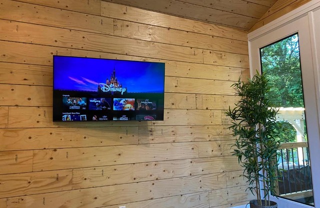 Disconnect From Reality/River House/Hot Tub/Pet Friendly