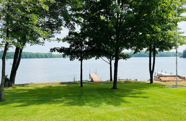Discover Serenity at 'Holcombe Haven': Your Lakeside Cabin Retreat Awaits!