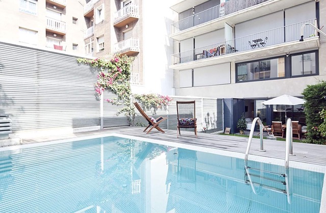 Distinctive Sarrià Duplex with Private Pool for 10