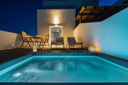 Divaly Suite - private heated jacuzzi