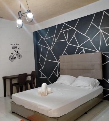 DJCI Apartelle Walk to Robinson & NE Pacific Mall 3 Min to SM Cabanatuan