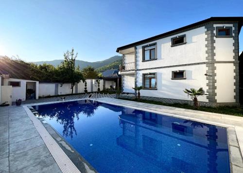 DMC House Hot tub