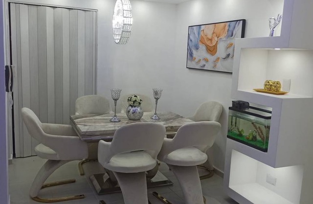 Luxurious Apartment 4to level with security camera