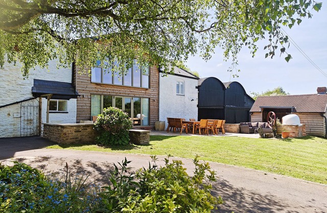Docklow House - Six Bedroom House, Sleeps 12
