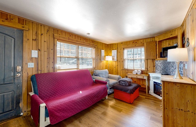 Dog-Friendly Beach Condo with Free WiFi - Close to Beach