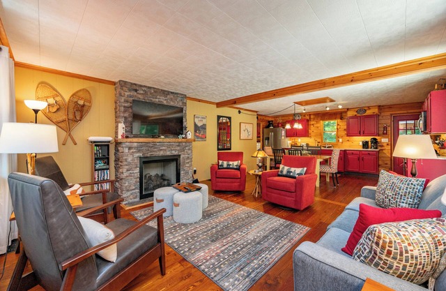Dog-Friendly Cabin w/Hot Tub & Fire Pit