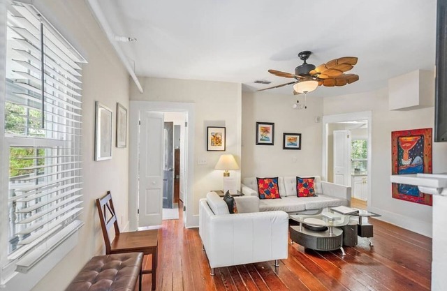 Dog-friendly, FREE BIKES next to Historic Downtown