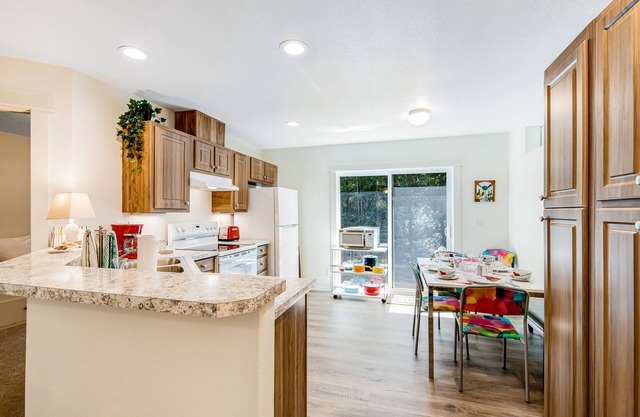 Dog-Friendly Home w/Woodland View & Washer/Dryer - Near Golf, Marina & Lakes