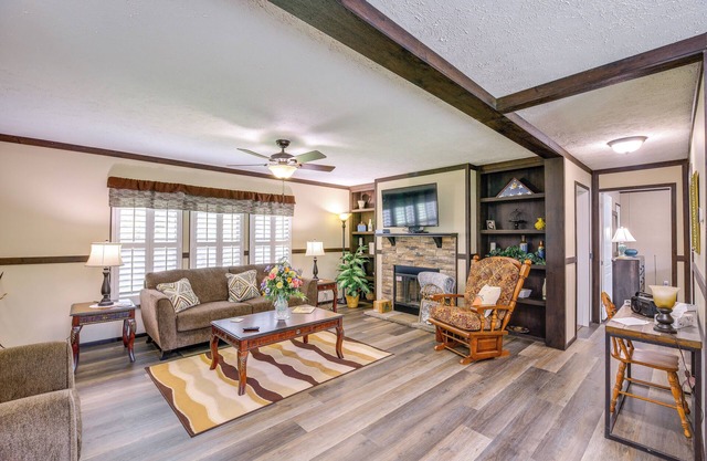 Dog-Friendly Home w/Mtn Views in Chilhowie!