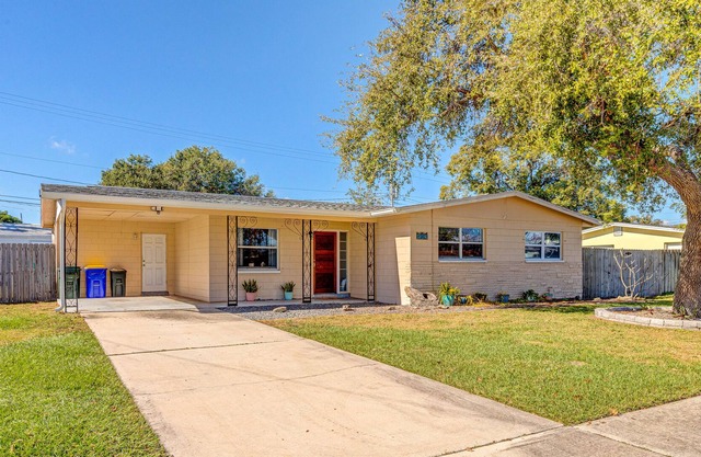 Dog-friendly home with a pool, AC, grill, firepit, large yard & W/D