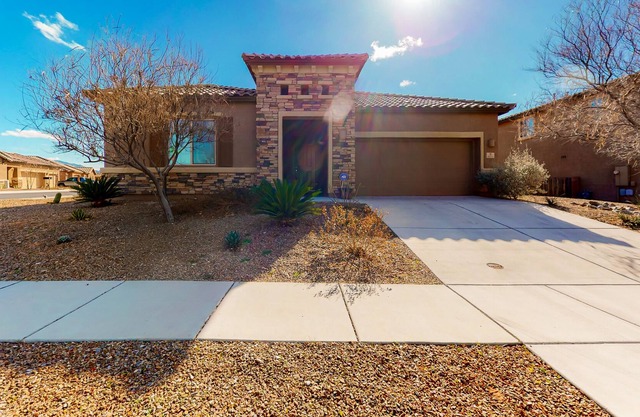 Dog-friendly home with central ac, enclosed yard, patio, hot tub, & WiFi
