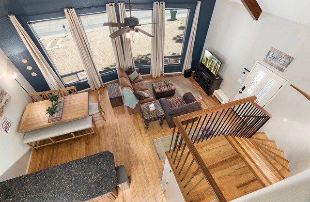 Dog-friendly, rustic chalet w/loft close to Fools Hollow Lake/outdoor adventures