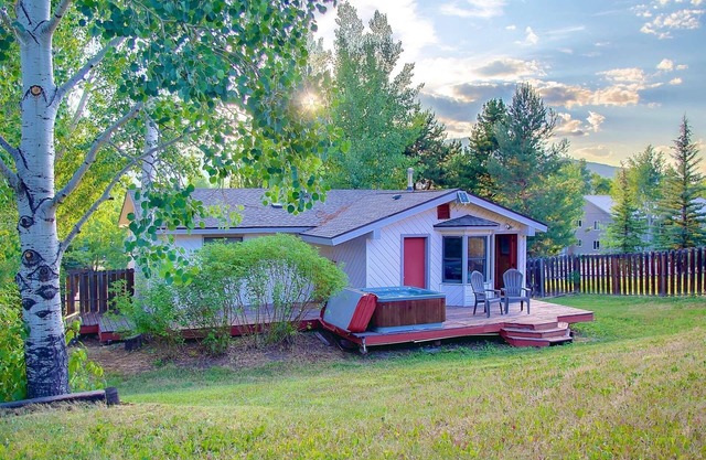 Dog Friendly & Private Hot Tub! Steps to Ski/Town Bus/Whistler Park+Garage-W/D-Grill-Big Fenced Yard
