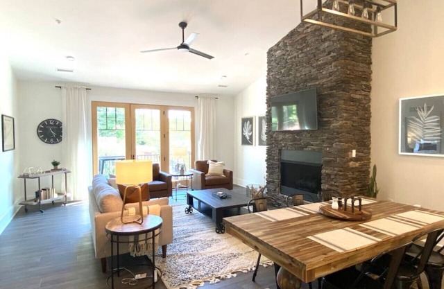 Dogwood at MP · Blowing Rock w/Parking-Dogwood @Main&Pine