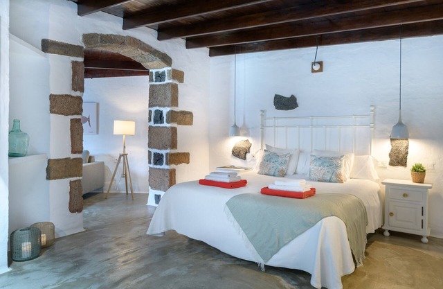 Domingo, La Casa del Medianero