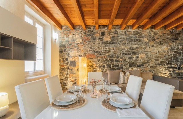 Domus in Como - Six Bedroom Apartment, Sleeps 15