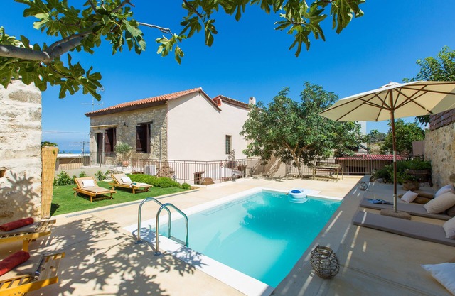 Dotira, chemical-free pool, walking distance to taverna, 5' from a sandy beach