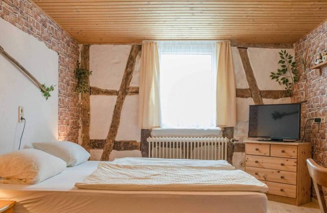 Double room with shower or bathtub and WC