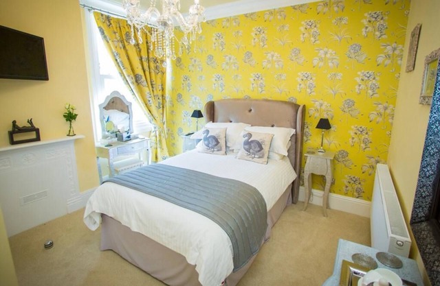 Double-Deluxe-Ensuite Shower-No kitchen Cariad