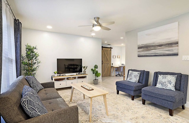 Double Diamond Rentals - Main House- Serene Sunset Oasis