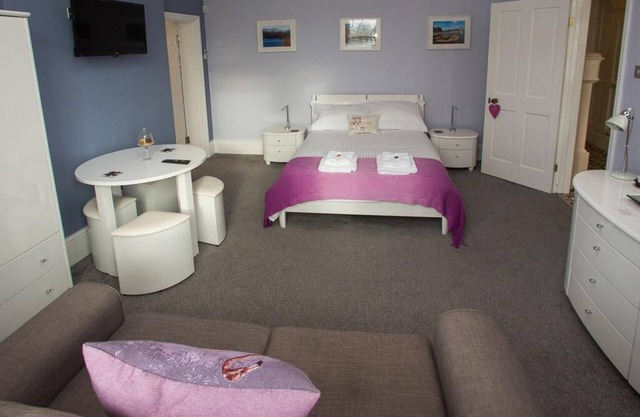 Double-Ensuite-Studio 1 Sofabed Dwynwen Studio