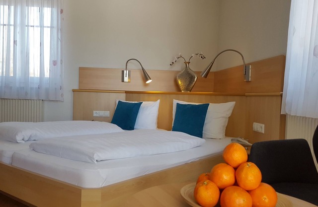 Double room, 33 sqm, with shower, balcony/terrace