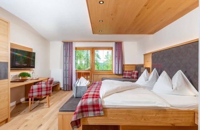 Double room deluxe, shower, WC, FR, short - Hotel Lindenhof