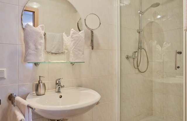 Double Room, Room 5 - Gästehaus Alexanderhof