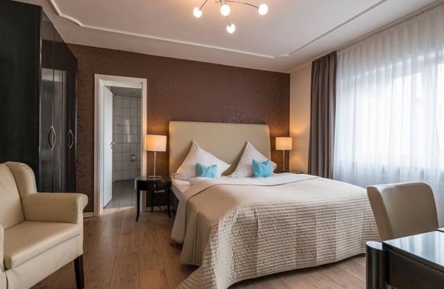Double room, shower, WC, non-smoking - Hotel Zum Augarten