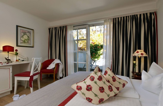 Double room Wiesäcker with balcony, 20 sqm, bathroom with shower