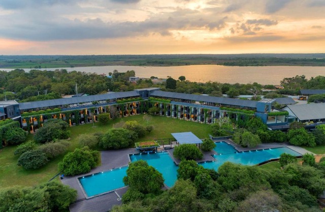 DoubleTree by Hilton Weerawila Rajawarna Resort