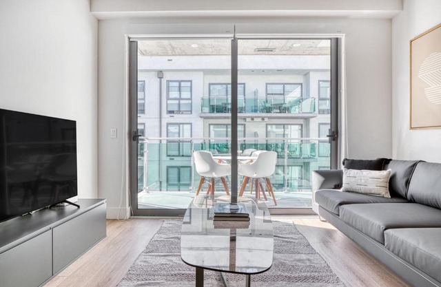 Downtown 1BR w Pool Gym WD nr Staples Center LAX-552