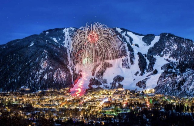 Downtown Aspen 2BR Presidential condo w/Heated Pool & Hot Tub,valet ski storage
