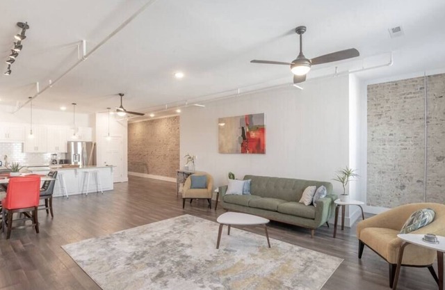Downtown Main St Loft 133 - Walk to Expo Center !
