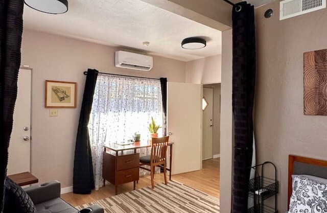 Downtown Midcentury Studio+ 3 mins to Farmer's Mkt