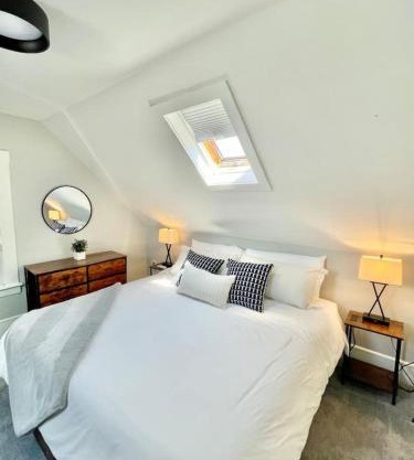 Downtown Portsmouth 2 Bedroom 2 King Beds