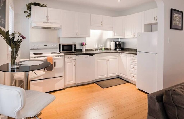 Downtown South end central suite- parking included!