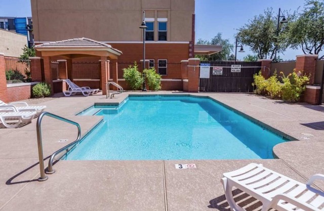Downtown Tempe Escape, Comm. Pool, Walk to ASU