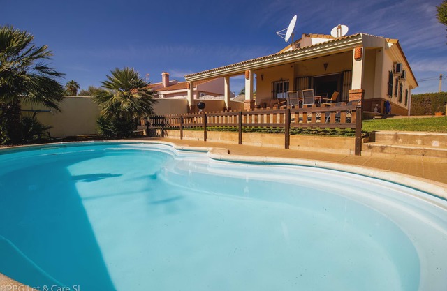 DRA002 Chalet con Piscina Privada y Jardin