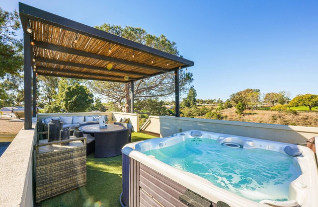 Dream 4BR HOUSE in the ❤️ of San Diego +A/C Spa Pickleball