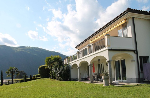 Dream villa with pool on Lake Lugano in Morcote