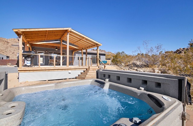 🌵Dreamspace - Peaceful Home w/Hot Tub, Fire Pit, Amazing Views & Close To Park Entrance🌵