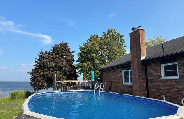 Dreamy & Comfy Lake Oasis ~ Hot Tub ~ Heated Pool ~ Dock - Coffee Bar