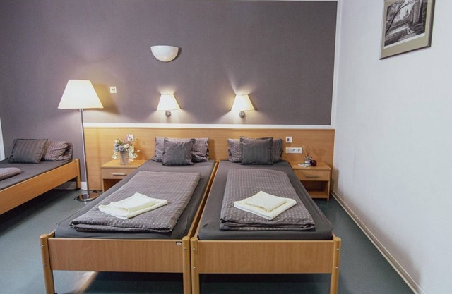 Dreibettzimmer, Dusche, WC, Balkon - Green Night
