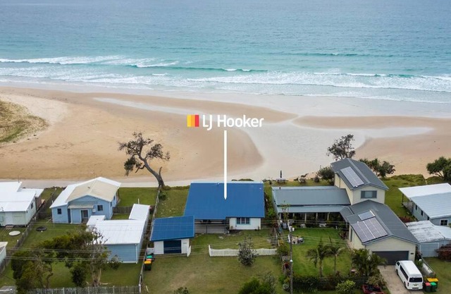 Driftaway - Absolute Beachfront - LJHooker Yamba